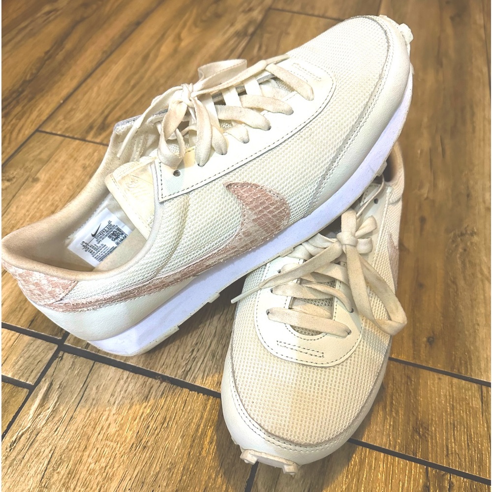 Nike women’s DBreak